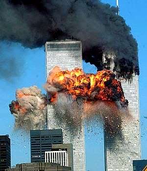 LENSA: Tragedi Menara Kembar World Trade Center. Sebuah Konspirasi? 04-wtc-attack-05-300