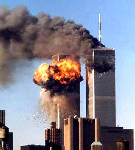 LENSA: Tragedi Menara Kembar World Trade Center. Sebuah Konspirasi? 04-wtc-attack-07-450