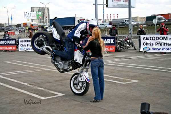 SPORT: Sportive Kiss Ala MotoBikers - Page 2 Bike-stunts-14-600x400