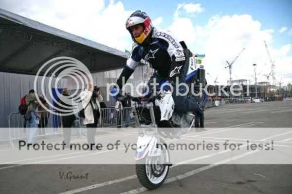 SPORT: Sportive Kiss Ala MotoBikers Bike-stunts-15-600x400