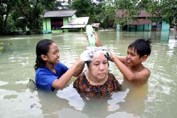 FUN: Foto Sekitar Banjir Jakarta ... Banjir-jakarta-05-600x400-30