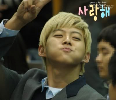 Dongho a day. :] - Page 2 30835_131825873497796_1225975210872