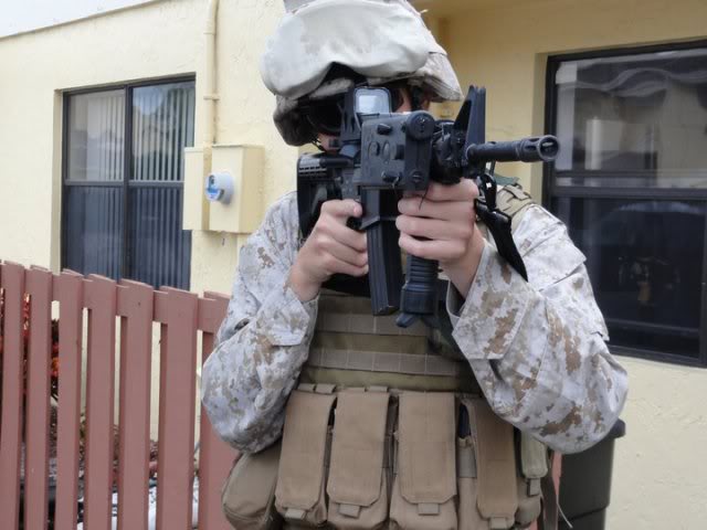 Post your best airsoft outfits and Weapon loadouts here! - Page 6 188462_1894409369704_1525667535_32011694_3624749_n