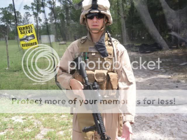 Post your best airsoft outfits and Weapon loadouts here! - Page 7 247339_2067223569951_1525667535_32239046_7704782_n