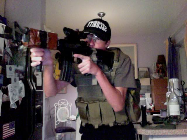 Post your best airsoft outfits and Weapon loadouts here! - Page 6 Photoon2011-04-22at0011