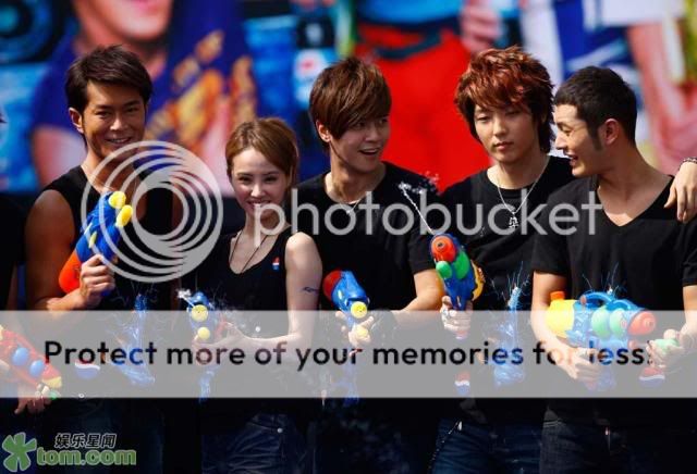 [21.05] Pepsi Party - Suju & Lee jun Ki & Huang Xiao Ming & Alan Luo.... 1242775307-390986071