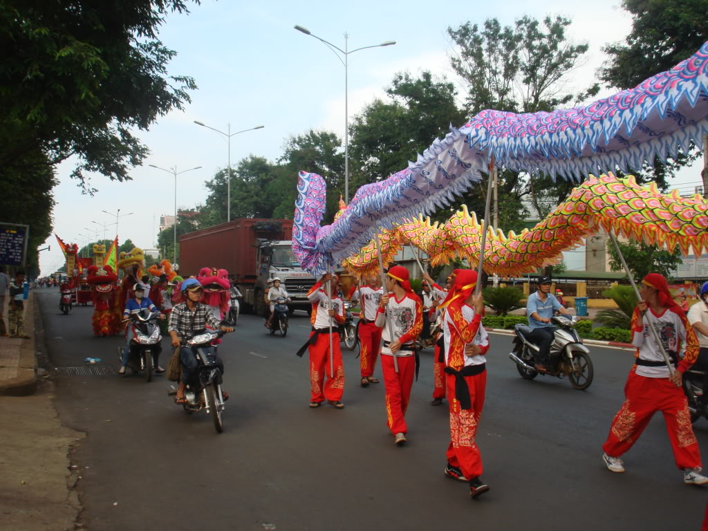 Đặng Gia Diễu Hành Lễ Hội Cồng Chiên Tây Nguyên DSC02211