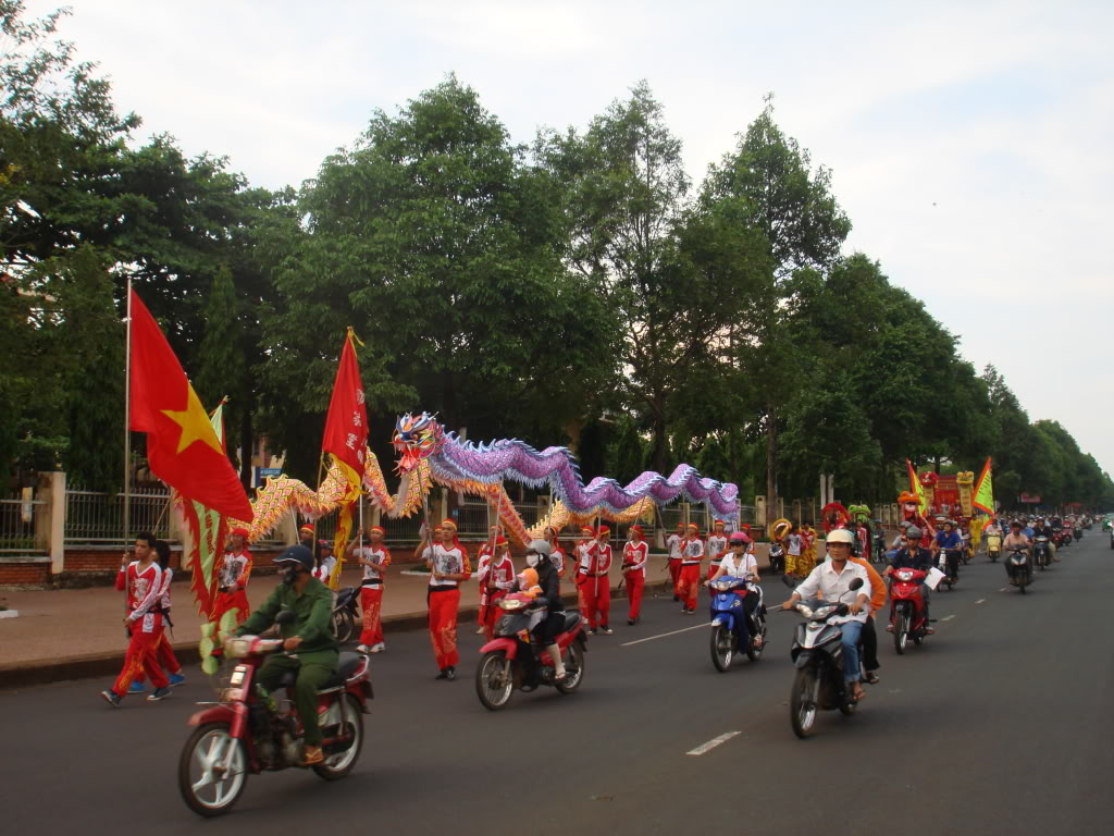 Đặng Gia Diễu Hành Lễ Hội Cồng Chiên Tây Nguyên DSC02215