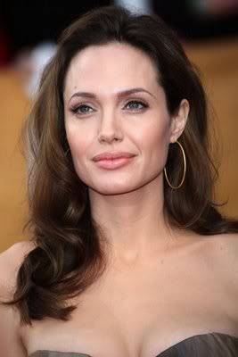 Plavuse ili crnke?Vecita dilema..... Angelina_jolie-14th_annual_screen_a