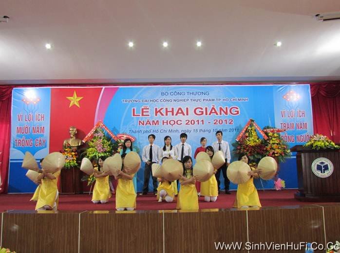 Hình ảnh khai giảng năm học 2011-2012 Image002