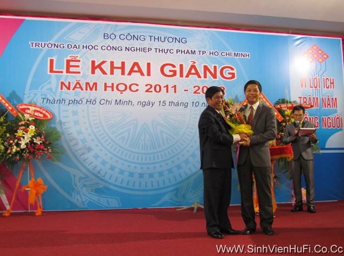 Hình ảnh khai giảng năm học 2011-2012 Image018