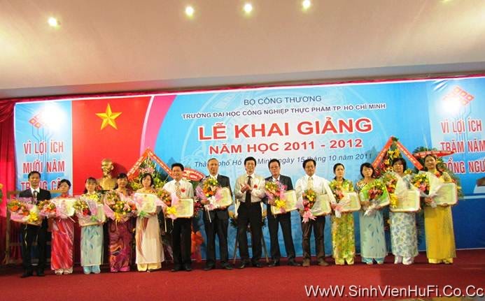 Hình ảnh khai giảng năm học 2011-2012 Image028