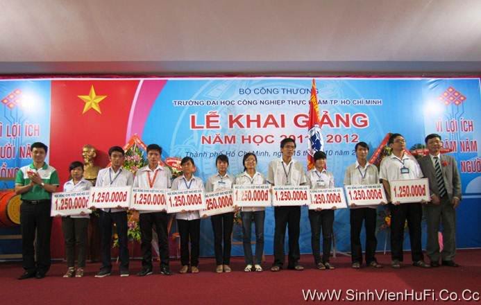 Hình ảnh khai giảng năm học 2011-2012 Image046