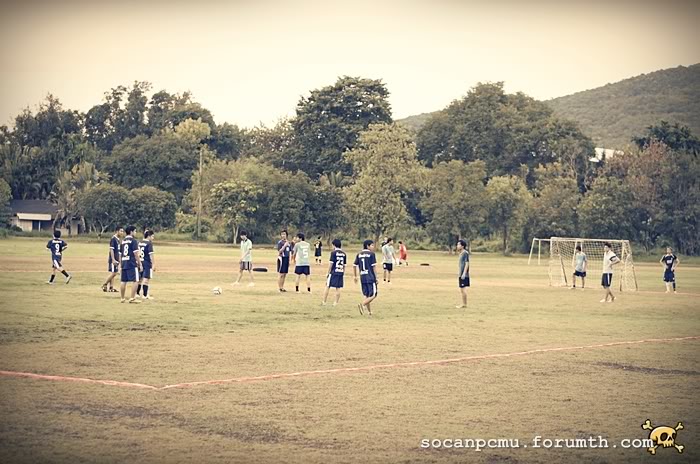 รูปเก็บตก ฟุตบอล 4 ชั้นปี soc-anp'54 Ball54_02