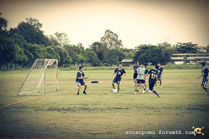 รูปเก็บตก ฟุตบอล 4 ชั้นปี soc-anp'54 Ball54_11