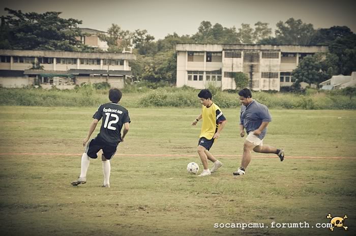 รูปเก็บตก ฟุตบอล 4 ชั้นปี soc-anp'54 Ball54_28