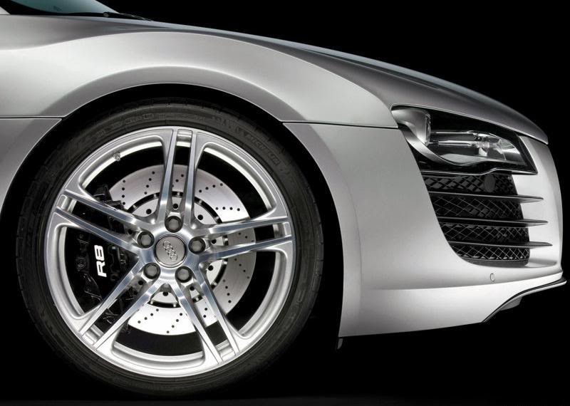 شاهدو كيف تعرض سيارة Audi R8 14