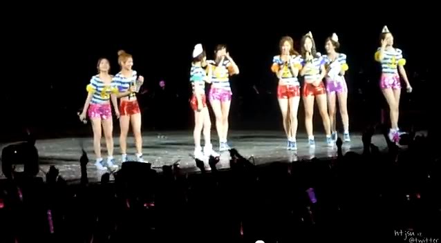 [PICS/GIF][14-09-2011] Yulsic moment in Taiwan - Comeback so hot & sweet! Defwe