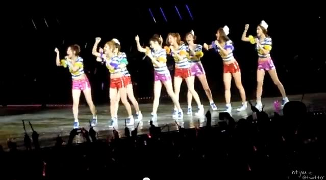 [PICS/GIF][14-09-2011] Yulsic moment in Taiwan - Comeback so hot & sweet! Jtrhr