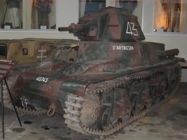 معرض الاسلحه الاوربيه القديمه SaumurTankMuseum007