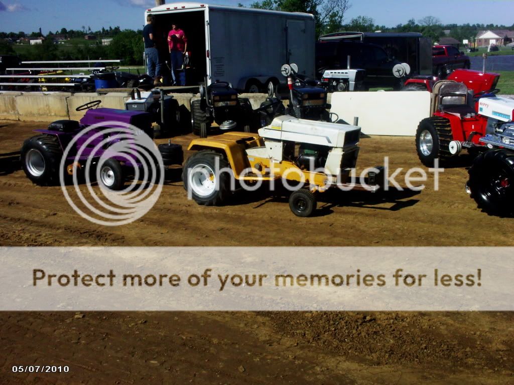 pix from the tractor pulls 008-5