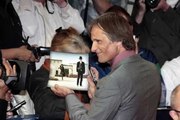 Viggo on the Red Carpet 610France1