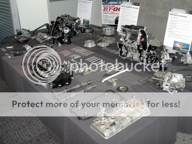 Ninja ZX6R Engine_Disassembled_01