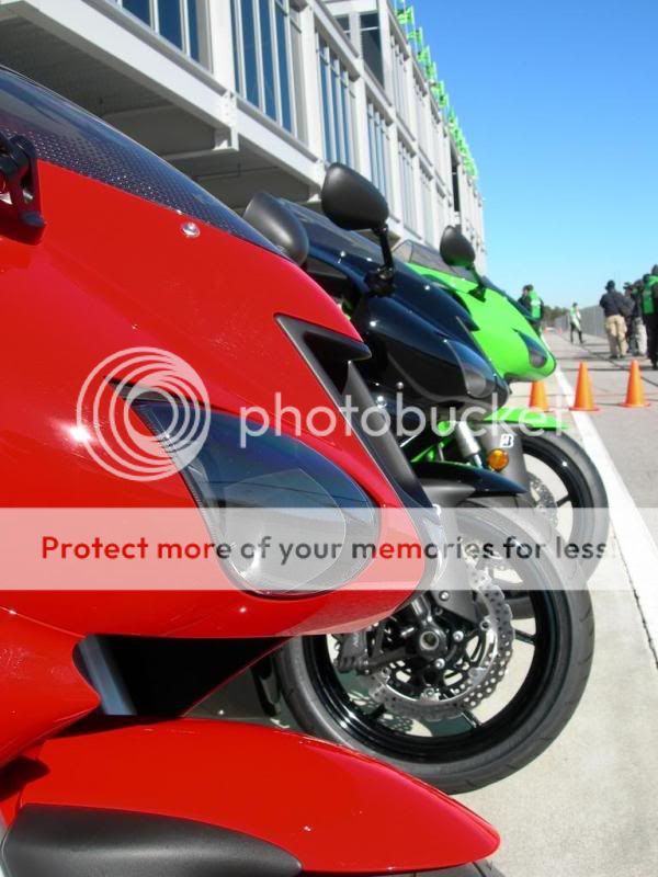 Ninja ZX6R Red_CloseUp