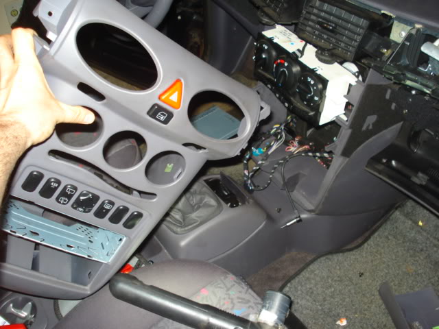 (DIY - W168): Troca do conjunto dos botões do retrovisor DSC00858