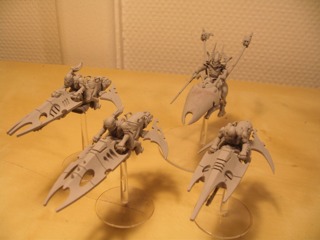 restoring my old beaten up eldar stuff (including revenant titan) GEDC0270