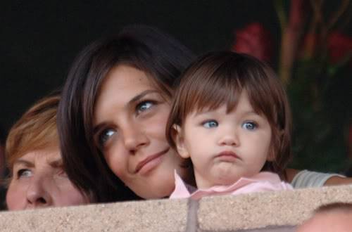 بنت توم كرووووووووووووز عسولة اوي Katie-holmes-suri-soccer-01