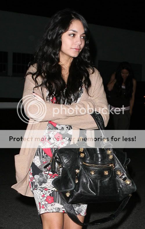 vanessa hudgens - Sayfa 3 Vanessa-hudgens-studio-santa-mon-7