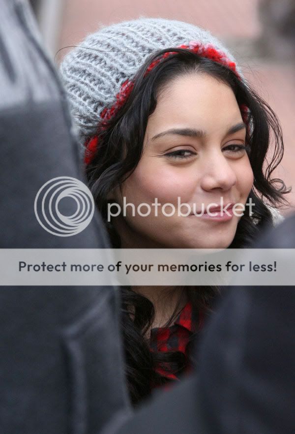 vanessa hudgens - Sayfa 3 Vanonset12