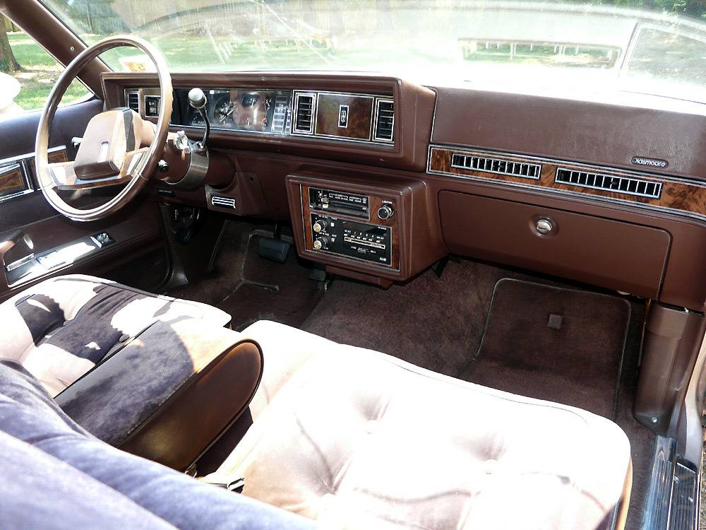 July 2012 - Longroof of the Month 84-Cutlass-dash