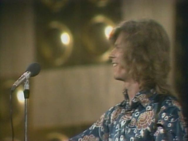 David Bowie - Space Oddity (Live @ Ivor Novello Awards, May 10, 1970) 9e1a1f0c47d9918df13acd6b0b9e48ff