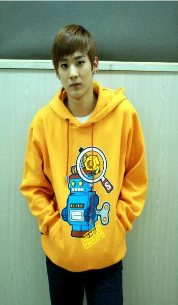 [PICS][11.11.10] CF SOLDOUT FACTORY endorsement 101111Chunji