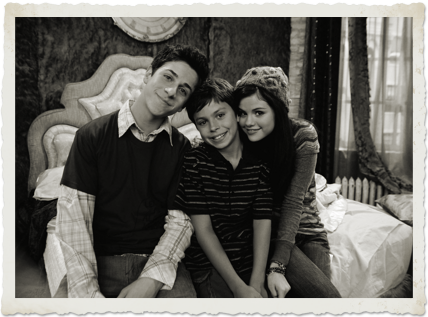 Wizard of Waverly Place resimleri (: Maricela_family_portraits_1