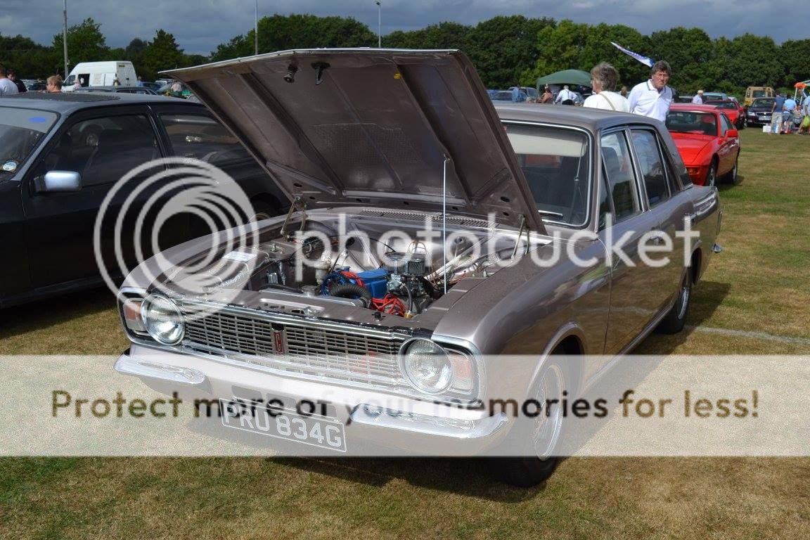 CLACTON CLASSIC CAR CLUB SHOW 28 AUGUST photos 14068578_10208165073419187_6722845733491422073_o_zpsg9d4b0wn