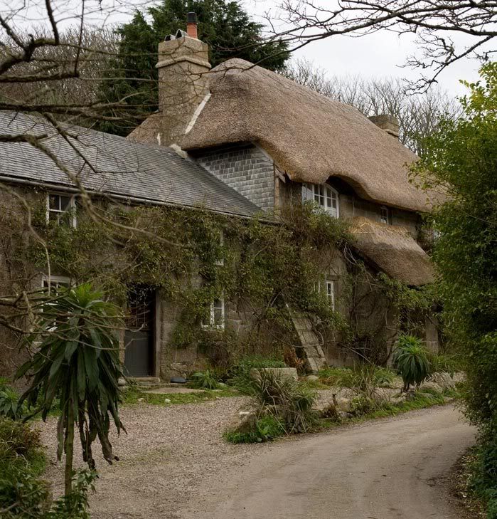 Louis's Cottage Penberth_thatched_cottage