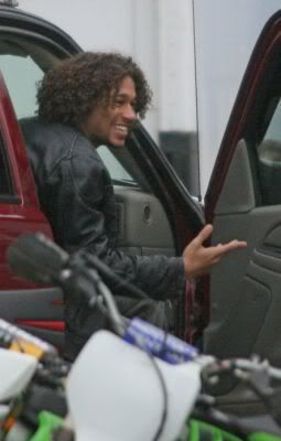 nuevas candis de corbin bleu en el set  de freestyle!!!!!!!! Normal_corbin-bleu-free-style-12-2