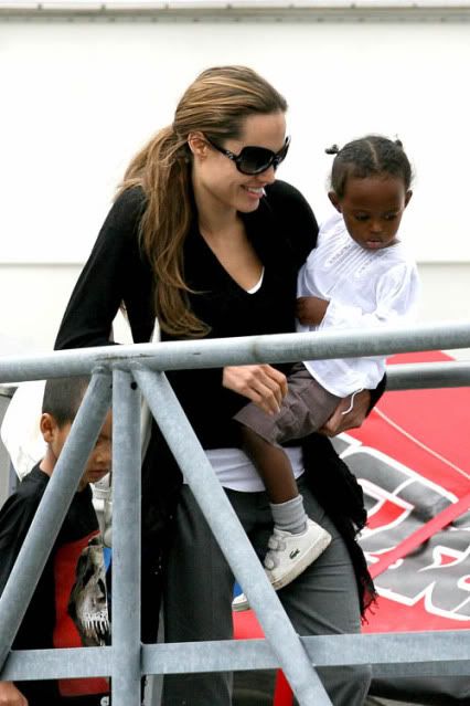 Zahara Marley Jolie Pitt Jolie-pitt-family-boating-16