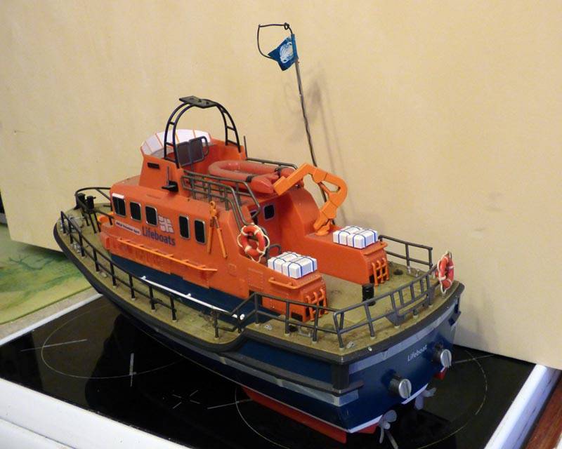 Small RNLI Severn refit Before-02_zps6nljmjer