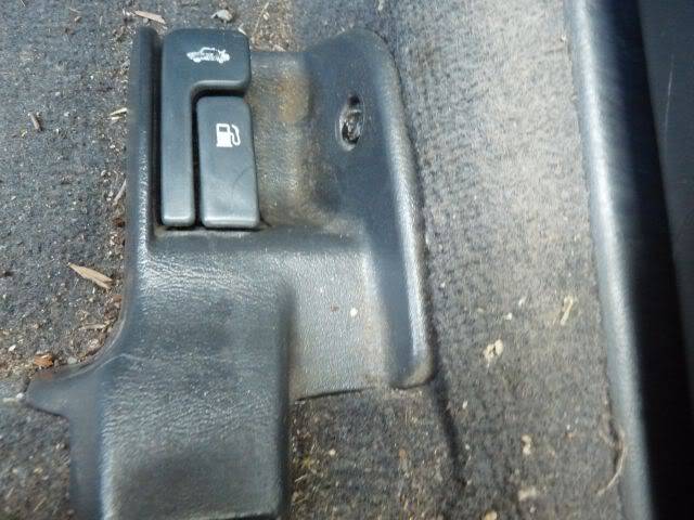 DIY trunk release lever 96/97 corolla P1140355