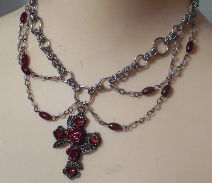 Gargantilhas e Colares Rosegothcrossneck