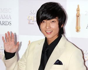 Tin tức về Diển viên HQ năm 2008 Leejunki