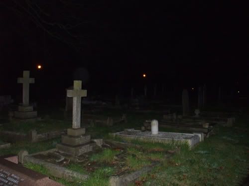 Old Isleworth cemetery 30.01.08 @ 10.10 pm OldIsleworthCemetery002