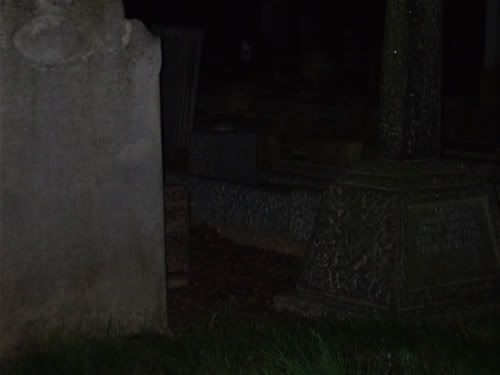 Old Isleworth cemetery 30.01.08 @ 10.10 pm OldIsleworthCemetery004