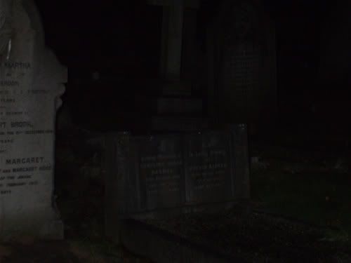 Old Isleworth cemetery 30.01.08 @ 10.10 pm OldIsleworthCemetery009