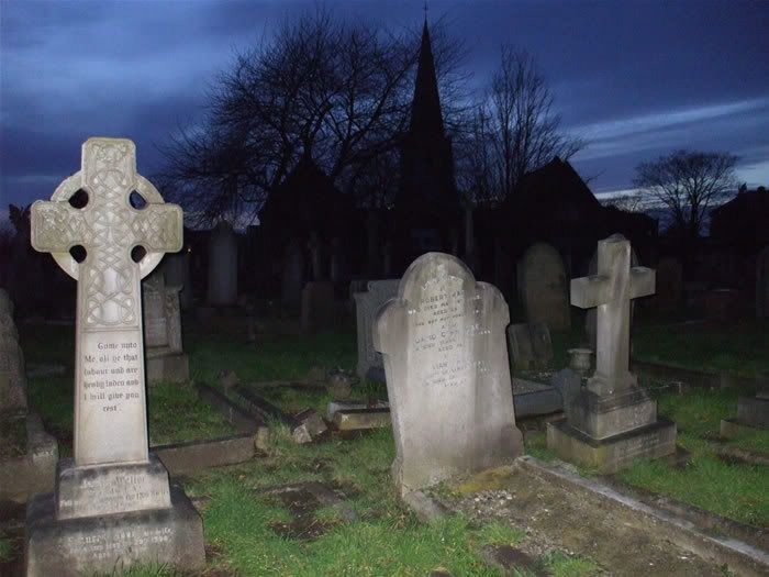 Old Isleworth cemetery 30.01.08 @ 10.10 pm G5