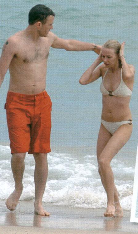 Heath Ledger Topless Pix...YUMMY! 14dec03bondi006